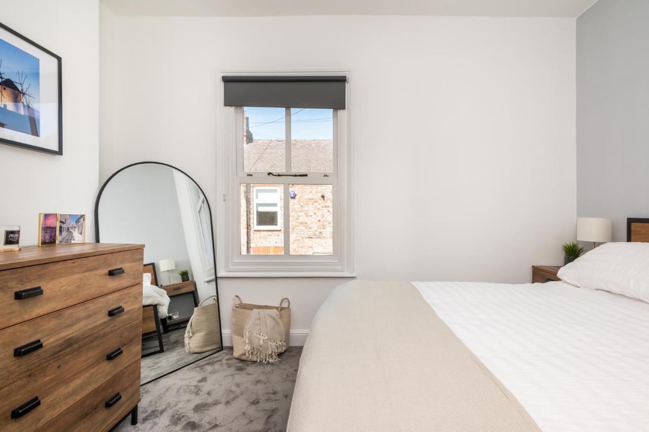 Stylish, Centrally Located Terrace - Pass The Key 요크 외부 사진