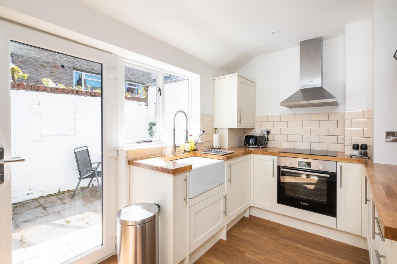 Stylish, Centrally Located Terrace - Pass The Key 요크 외부 사진