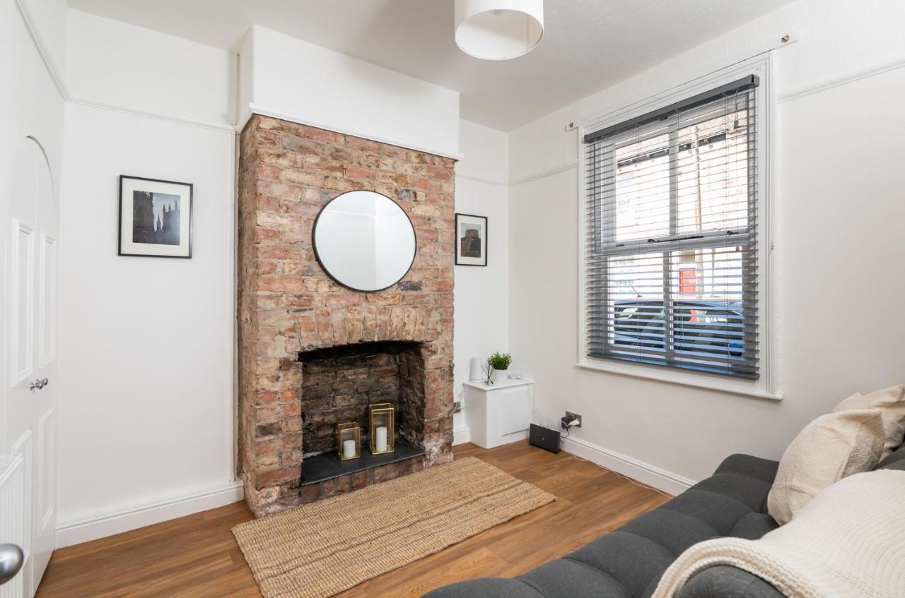 Stylish, Centrally Located Terrace - Pass The Key 요크 외부 사진